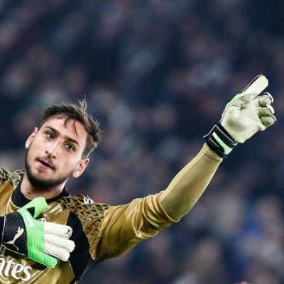 Un bacio alla maglia che non significa fedeltà. Benvenuti nel mondo del  calcio senza bandiere - Ticinolibero