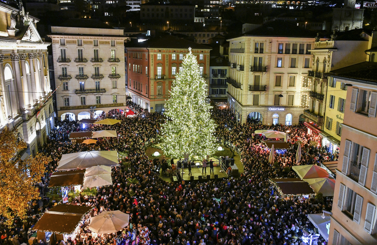 Decorazioni Natalizie Lugano.Natale A Lugano 38 Giorni Di Festa E Di Successo 20mila In Piazza A Capodanno Ticinolibero