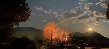 Brissago, fuochi artificiali con la luna piena. Uno spettacolo sul ...